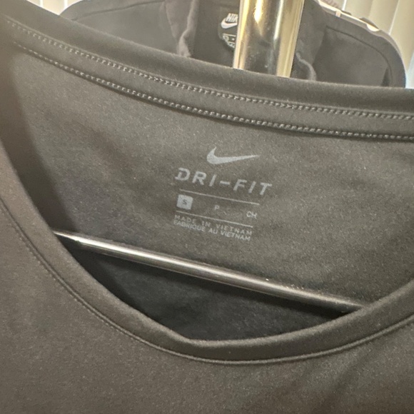 Black Nike Crop Top - Picture 3 of 3